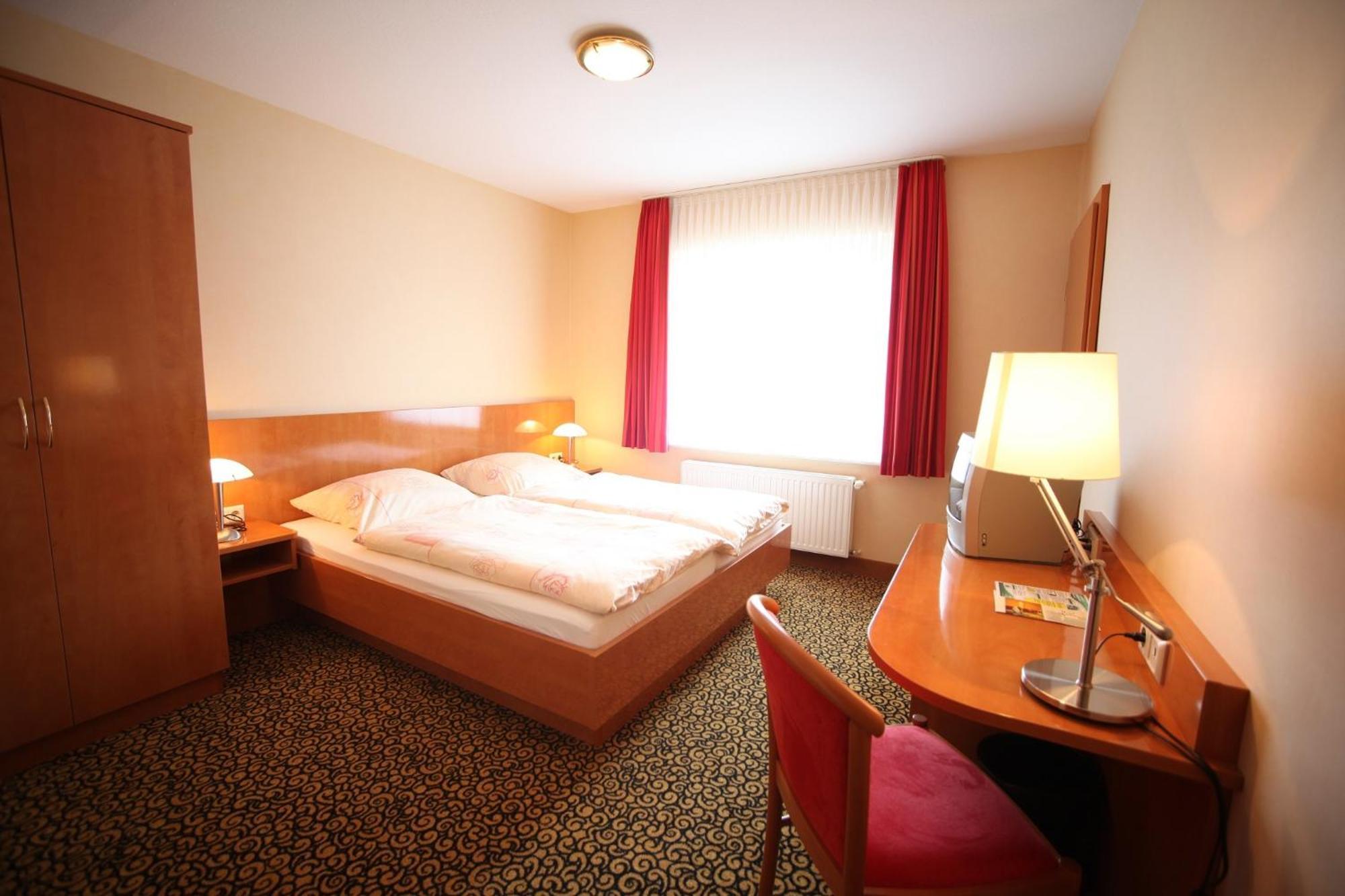 Hotel Matthias Gnarrenburg Oda fotoğraf